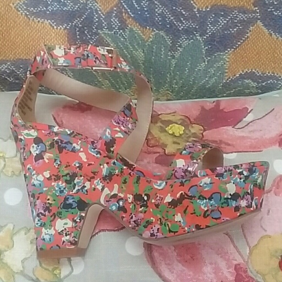 BEAUTIFUL FLORAL JUSTFABS - Picture 5 of 6